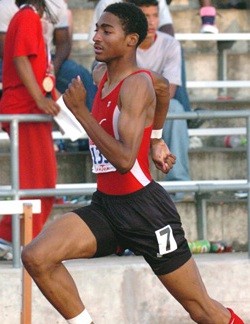 Jason Richardson en route to one of his two victories at the 2004 TX 5A state meet. Photo by Bert Richardson.
